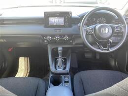 コックピット内の全体像です。運転席・助手席付近の様子を掲載しております♪