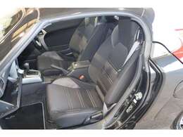 ホールド性の高いフロントシート！快適にドライブできますね♪