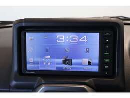 ワイドで明るい液晶画面、簡単な操作方法、多機能ディスプレイオーディオ。知らない街でも安心です。