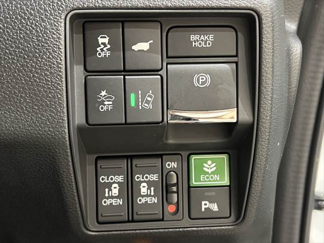 ☆電動パーキングブレーキ　横滑り防止装置　電動リアゲート　両側パワースライドドア　衝突軽減ブレーキ