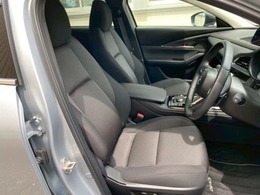 【運転席10Wayパワーシート＆ドライビングポジションメモリー機能】運転手にあったシートパターン設定可能です。