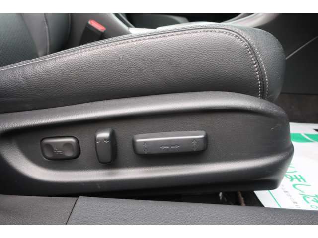 廃車の引き取りや買取りも積極的に行っていますので、ご不用になった普通自動車・軽自動車がございましたら、ぜひ当店までご相談ください。面倒な廃車手続きや名義変更も全てお任せください！