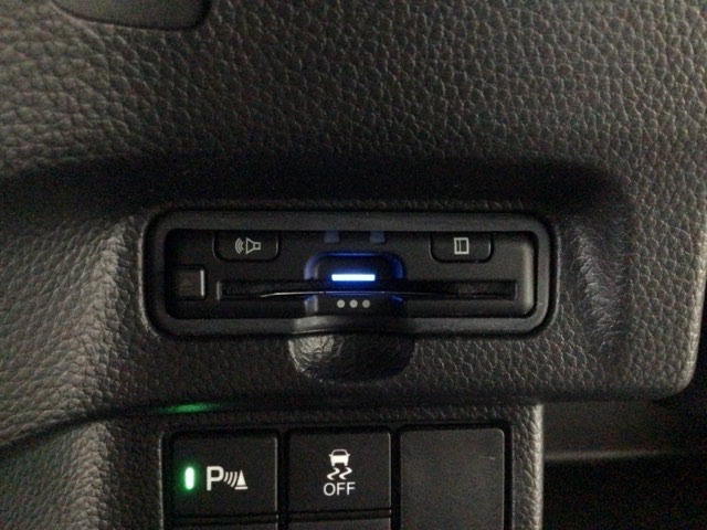 【ETC車載器】もはや必須アイテムのETCを搭載！高速道路のご利用時にとても便利！わずらわしい料金所での現金支払いが不要となりスムーズに通過できます♪