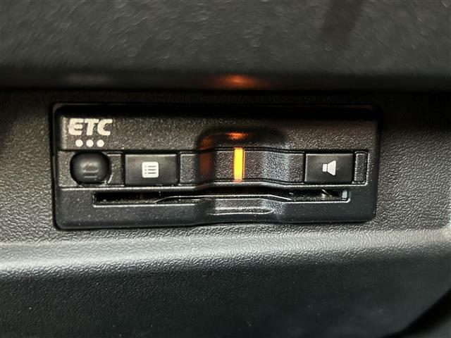 【ETC車載器】ETCカードを挿せば料金所はノンストップ！！ETC割引も受けられるので、今の時代必須装備ですね！セットアップも当社で可能です。