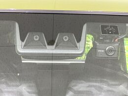 【スマートアシスト】走行中に前方の車両等を認識し、衝突しそうな時は警報とブレーキで衝突回避と被害軽減をアシスト。より安全にドライブをお楽しみいただけます。