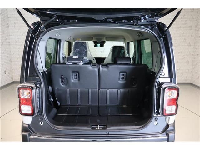 こんなに広い荷室が出来ますよ！背の高い荷物も積めます。リアシートとトランクが繋がっているので、長尺ものでも収納がOK！買い物等で重宝しますよ！