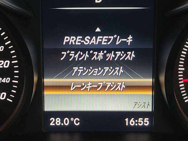 人気のレーダーセーフティパッケージは、プレセーフブレーキとディストロニックプラス、レーンキープアシスト、ブラインドスポットアシストが備わります。