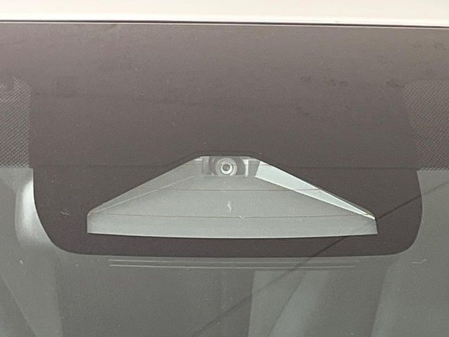 【トヨタセーフティセンス】走行中に前方の車両等を認識し、衝突しそうな時は警報とブレーキで衝突回避と被害軽減をアシスト。より安全にドライブをお楽しみいただけます。