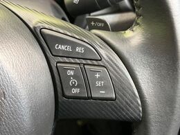 【クルーズコントロール】高速道路もラクラク走行。アクセルを離しても一定速度で走行ができ、長距離運転時の負担を軽減！加速・減速も簡単なスイッチ操作で調整できます。