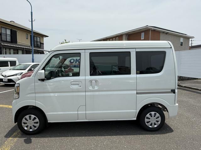 セキュリティーアラーム装備。停車中の車のドアが開くと光と警報をだします。