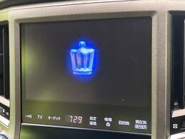 【メーカー純正ナビ】インテリアに溶け込むスタイリッシュな「専用設計」メーカーナビを装備♪視認性や操作性など基本性能にも優れ、より上質なカーライフをお楽しみいただけます。