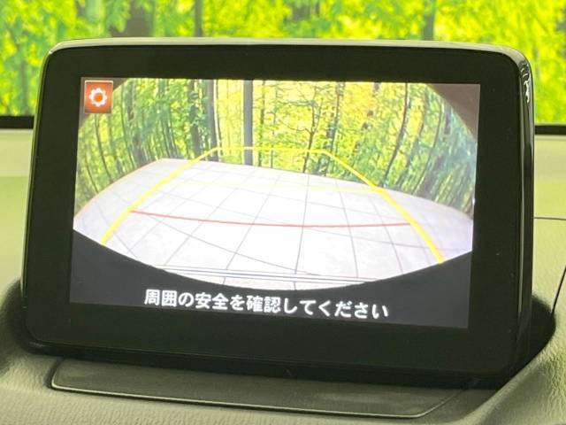 【バックカメラ】駐車時に後方がリアルタイム映像で確認できます。大型商業施設や立体駐車場での駐車時や、夜間のバック時に大活躍！運転スキルに関わらず、今や必須となった装備のひとつです！