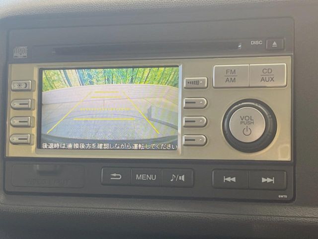 【バックカメラ】駐車時に後方がリアルタイム映像で確認できます。大型商業施設や立体駐車場での駐車時や、夜間のバック時に大活躍！運転スキルに関わらず、今や必須となった装備のひとつです！