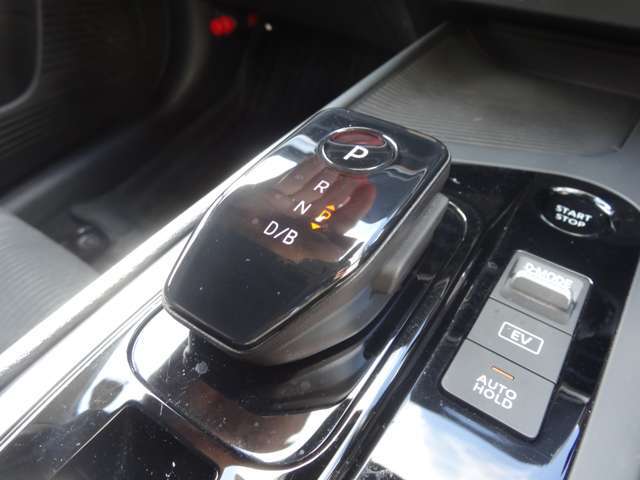 操作しやすいシフトレバーです！