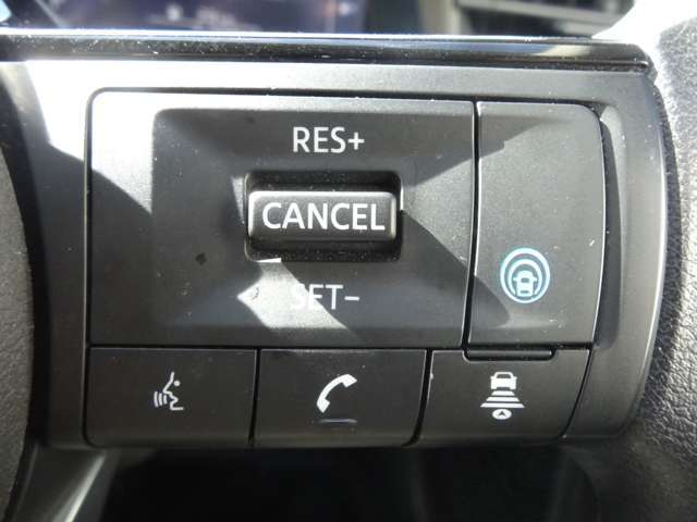 同一車線運転技術『プロパイロット』採用。高速道路での運転楽なクル-ズコントロ-ル機能も付いてます。