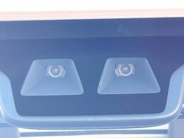 【スマートアシスト3】走行中に前方の車両等を認識し、衝突しそうな時は警報とブレーキで衝突回避と被害軽減をアシスト。より安全にドライブをお楽しみいただけます。