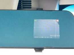 【ドライブレコーダー】安心・安全なカーライフに必須のドライブレコーダーを装備！走行中はもちろん、あおり運転や事故に遭遇した際の状況も映像で記録し、万一のリスクに備えます。