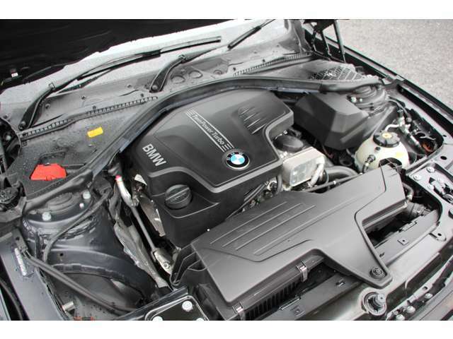2000cc直噴BMWツインパワーターボ・ガソリンエンジン搭載モデル！燃費良好！環境性能に優れております！ツインパワーターボ化により、走行性能にも優れております！
