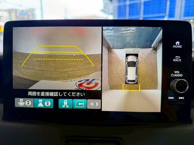 【パノラミックビューモニター】専用のカメラにより、上から見下ろしたような視点で360度クルマの周囲を確認することができます☆死角部分も確認しやすく、狭い場所での切り返しや駐車もスムーズに行えます。