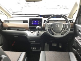 広びろとした視界が運転にゆとりを広げます。