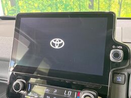 【10.5インチナビ】高級感とインパクトのある大画面ナビを装備。各種オーディオ操作はもちろん、スマホ連携もできる利便性の高いナビです♪