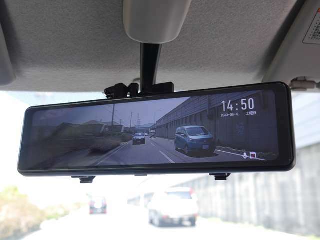 Aプラン画像：ご購入時にお得に取り付けが可能な『デジタルインナーミラー+前後ドライブレコーダー』をご用意致しました♪国内生産した高品質モデルで、常時録画式の前後ドラレコには駐車監視機能も備わっております♪