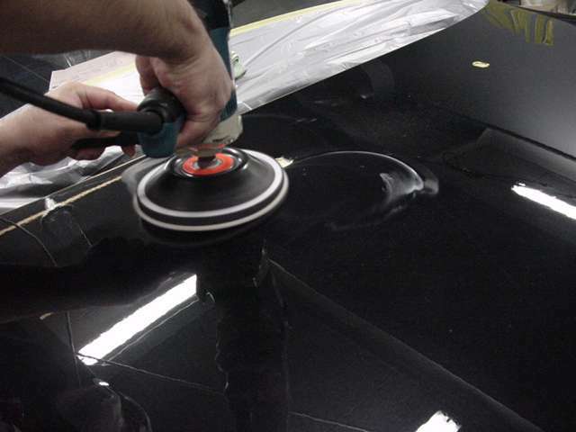 Bプラン画像：●1台1台ボディーの状態を判断し、可能な限り塗装を鏡面処理、小傷等を取り除き最良の状態まで仕上げてコーティング剤の持つ性能を最大限まで引き出します。きれいなお車をさらに仕上げて特別な一台に仕上げます。