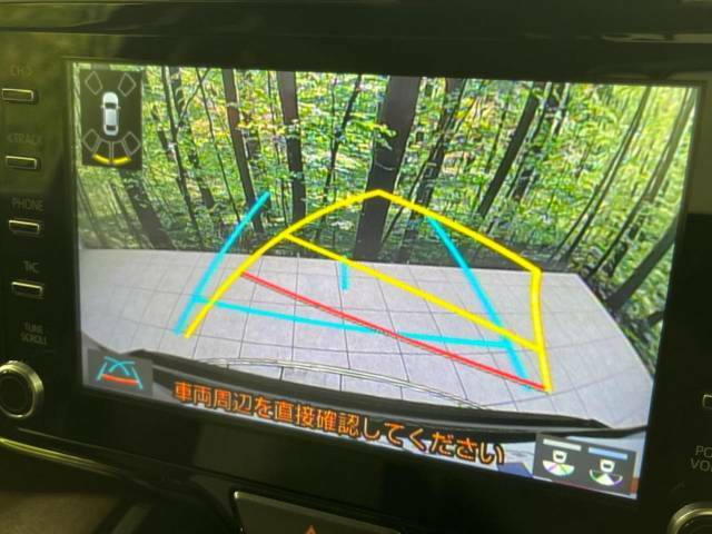 【バックカメラ】駐車時に後方がリアルタイム映像で確認できます。大型商業施設や立体駐車場での駐車時や、夜間のバック時に大活躍！運転スキルに関わらず、今や必須となった装備のひとつです！