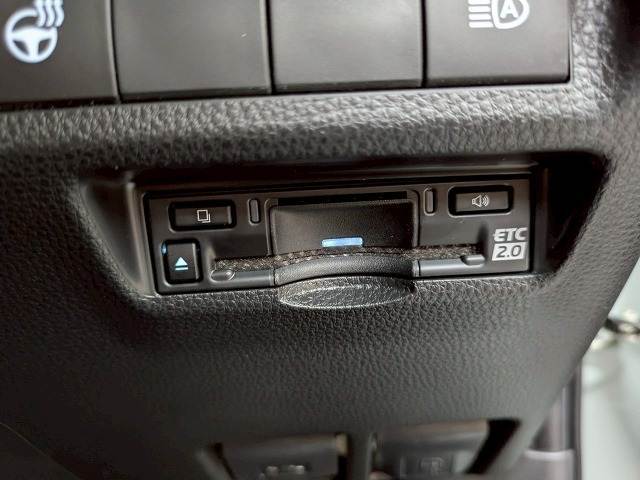 【ビルトインETC】で高速道路もスムーズに乗り降り可能で、ご納車直後からの遠距離ドライブも可能です。