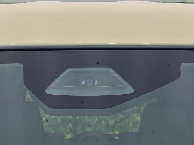 【スズキ　セーフティサポート】走行中に前方の車両等を認識し、衝突しそうな時は警報とブレーキで衝突回避と被害軽減をアシスト。より安全にドライブをお楽しみいただけます。