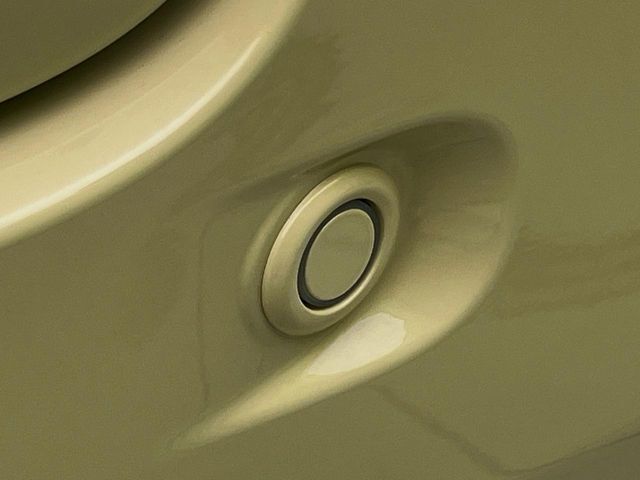 【コーナーセンサー】バンパーに付いたセンサーが障害物を検知！一定の距離に近づくとアラートで教えてくれます♪狭い駐車スペースや車庫入れ時も安心ですね☆