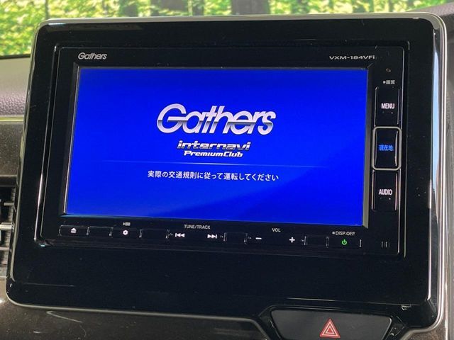 【純正ナビ】人気の純正ナビを装備しております。ナビの使いやすさはもちろん、オーディオ機能も充実！キャンプや旅行はもちろん、通勤や買い物など普段のドライブも楽しくなるはず♪