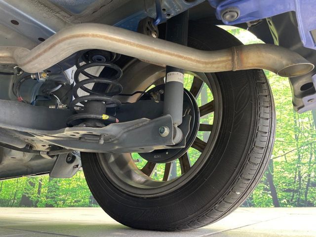 お車を安心してお乗りいただく為には、足回りの定期点検が欠かせません。サービスサポート（有償保証）では無料点検もご提供しており、安心のカーライフをお過ごしいただけるサポート体制が整っています。