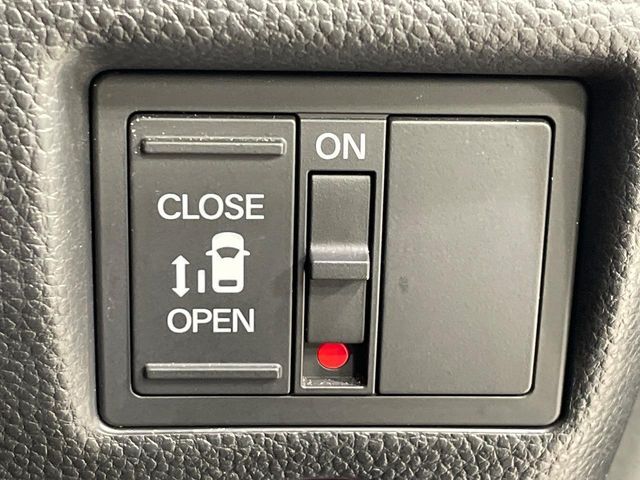 【パワースライドドア】スマートキーや運転席のスイッチでスライドドアの開閉が可能♪電動だから力を入れてドアを開ける必要が無く、小さいお子様でも、重い荷物を持っている時もラクに開け閉めできます♪