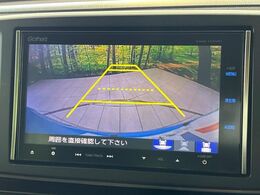 【バックカメラ】駐車時に後方がリアルタイム映像で確認できます。大型商業施設や立体駐車場での駐車時や、夜間のバック時に大活躍！運転スキルに関わらず、今や必須となった装備のひとつです！