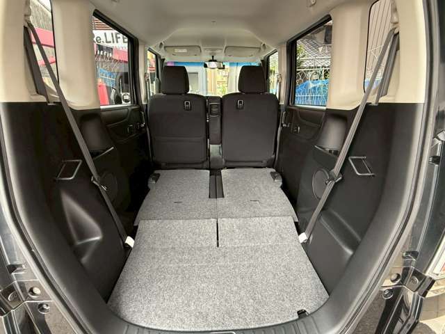 普段のお買い物や通勤、送迎等に十分な荷室スペースを確保しております。セカンドシートを倒すと、大きな荷物の積載も可能です♪