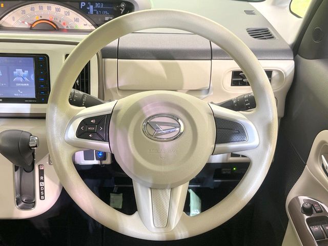 インテリアに合わせたデザインのステアリングは、運転される方のことも考え、運転しやすい形状、大きさです。是非一度、実際に触ってお確かめください。