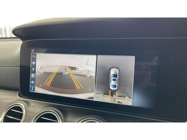 【360°カメラシステム】あたかも車両上方から見下ろしているかのような仮想映像で車両の前後約3m、左右約2.5mの範囲を表示することにより、見通しの悪い場所への進入時や狭い場所での駐車時に役立ちます。