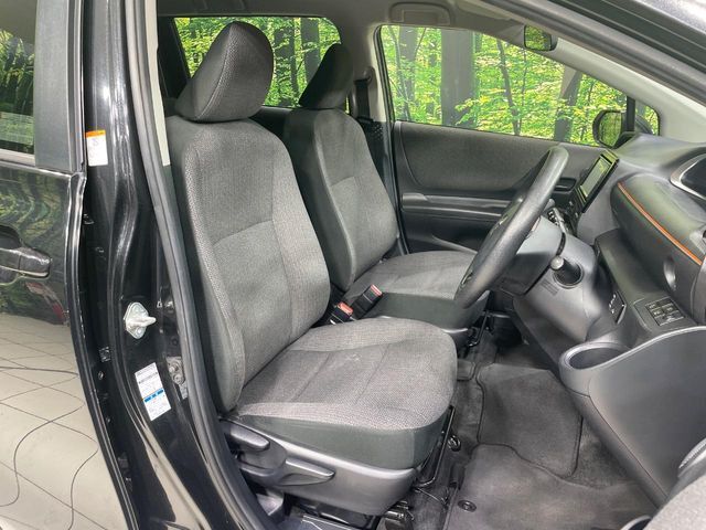 運転席シート廻りは使用感も少なく、良好な状態となっています。丁寧に使われていたことがよくわかりますね。