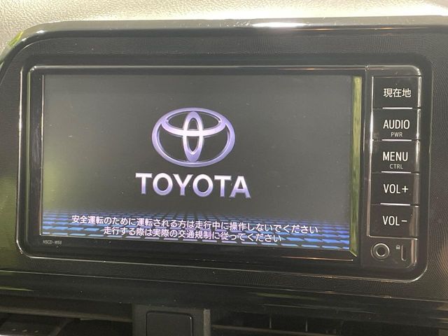 【純正ナビ】人気の純正ナビを装備しております。ナビの使いやすさはもちろん、オーディオ機能も充実！キャンプや旅行はもちろん、通勤や買い物など普段のドライブも楽しくなるはず♪