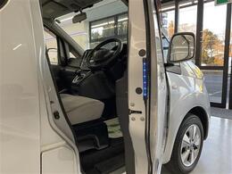 EvCArSでは電気自動車だけでなく、ガソリン車やディーゼル車の下取りも行っています。各車に精通した査定士が、市場価格を基に公平・公正な査定を行っております