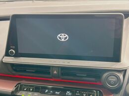 【12.3インチディスプレイオーディオ】スマートフォンと連携が可能な大画面ディスプレイオーディオです。スマートフォンのナビ機能を使用したり、Bluetooth接続で音楽もお楽しみいただけます！