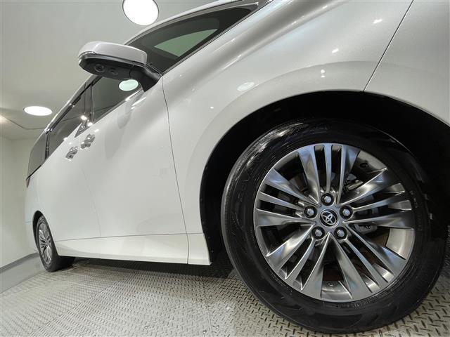 【18インチアルミホイール　】アルミホイールが足元を飾ります！！車って横から見たとき3割がタイヤホイールと言われています！！カッコイイ方がいいに決まってます！！