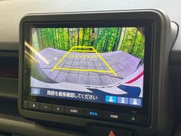 【バックカメラ】駐車時に後方がリアルタイム映像で確認できます。大型商業施設や立体駐車場での駐車時や、夜間のバック時に大活躍！運転スキルに関わらず、今や必須となった装備のひとつです！
