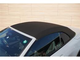 ブラックソフトトップ装備☆電動開閉式アクティブトップ装備☆スイッチ操作で簡単に開閉することができます☆急な悪天候でも簡単にアクティブトップを閉じることができます☆