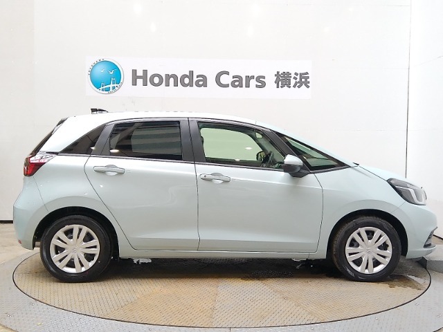 全長399cm、幅169cm、高さ154cmのお車になります。