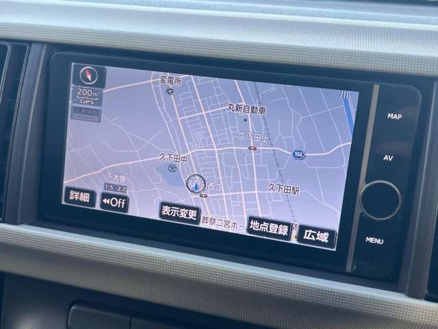 純正ナビが装備されております♪画面もクリアで運転中も確認しやすいです♪フルセグTVとDVDの視聴もお楽しみ頂けます♪Bluetooth接続も可能ですのでスマホなどからお好きな音楽をたくさん聴いていただけます♪