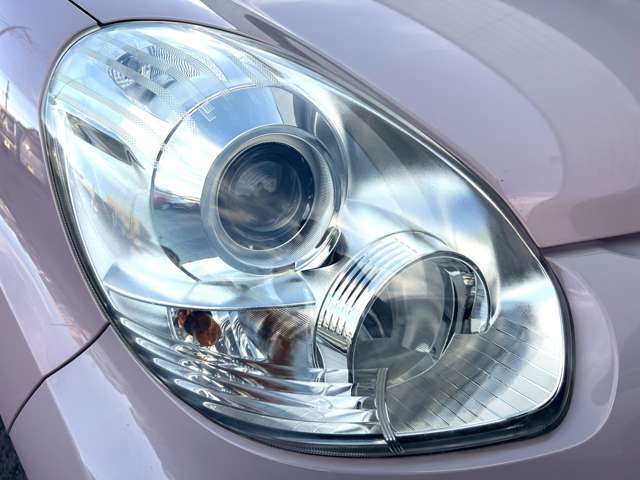 ヘッドライトは曇りや黄ばみ、ヒビ割れ等もなくキレイな状態です♪HIDやLEDバルブの取り付けも可能ですのでご希望があればご相談下さい♪