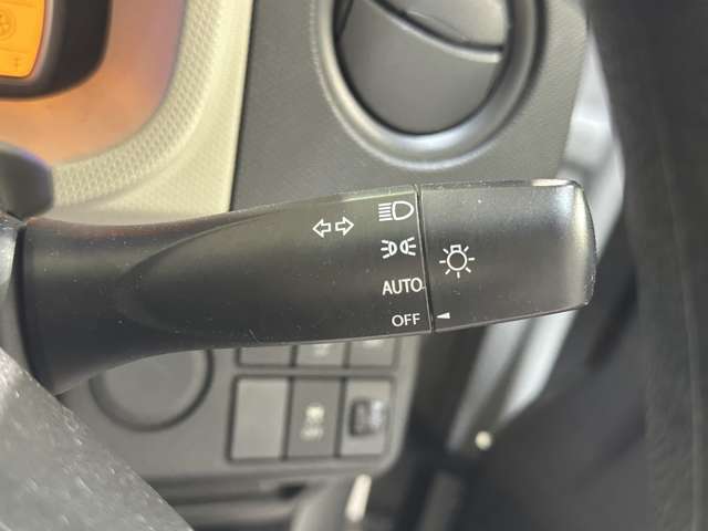 オートライト装備車両です。