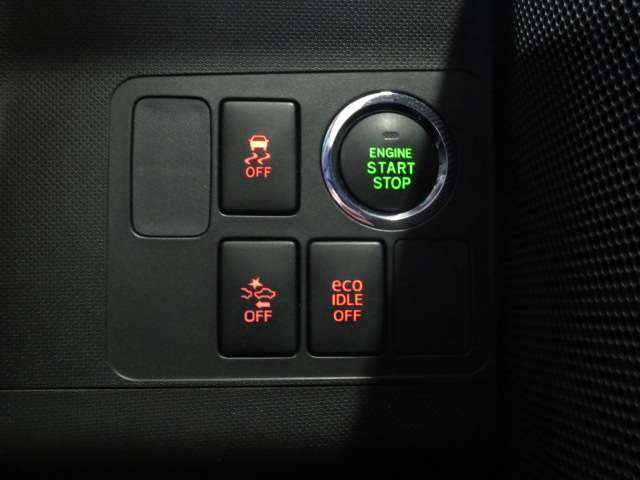 エンジンスタートらくらく、プッシュスタートです。横滑り防止装置など、安全装備装着されています。